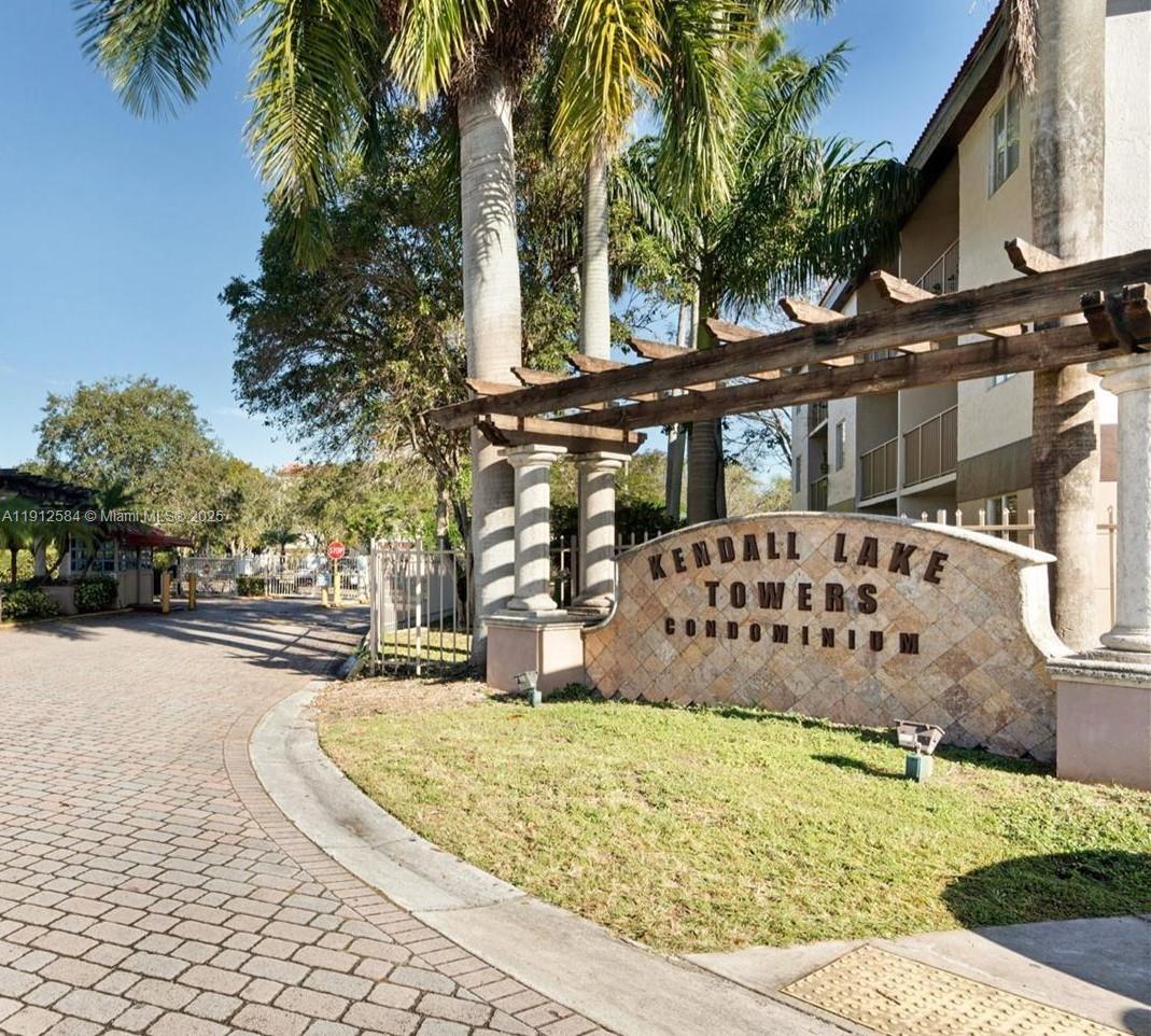 KENDALL LAKE TOWERS CONDO - Residential Lease