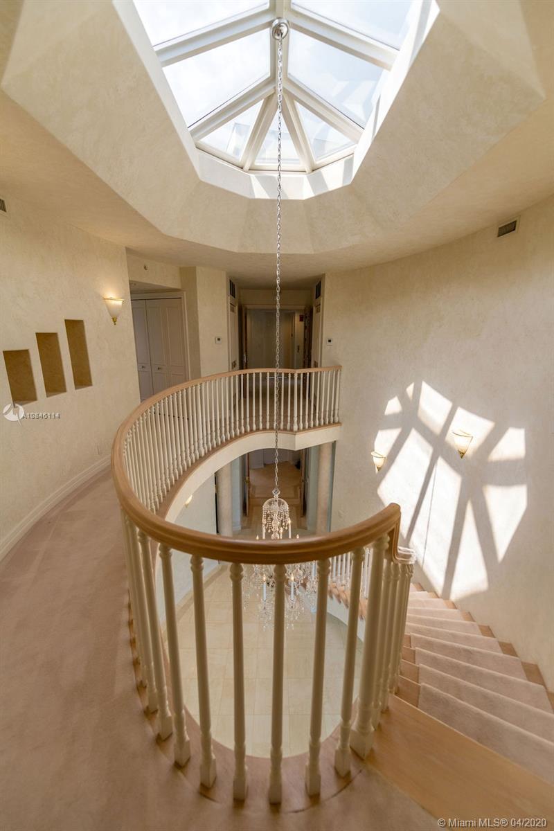 VILLA OCTAGON CONDO - Residential