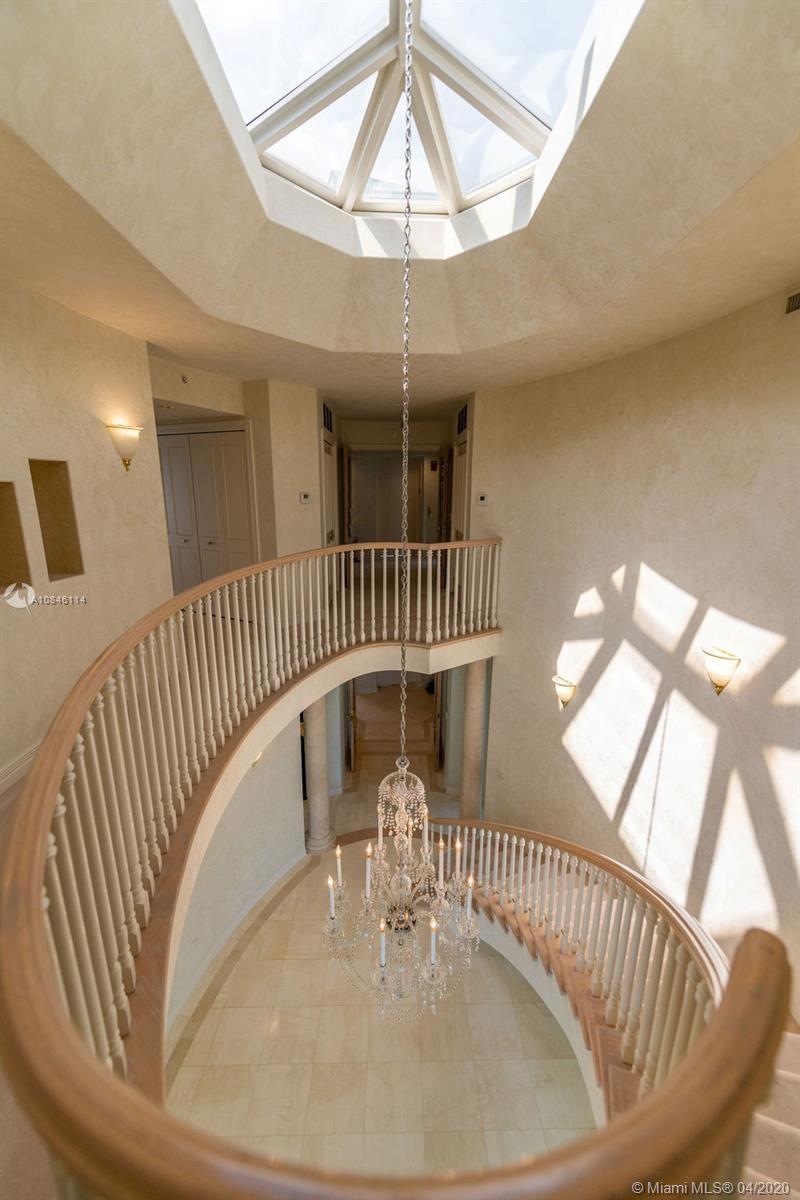 VILLA OCTAGON CONDO - Residential