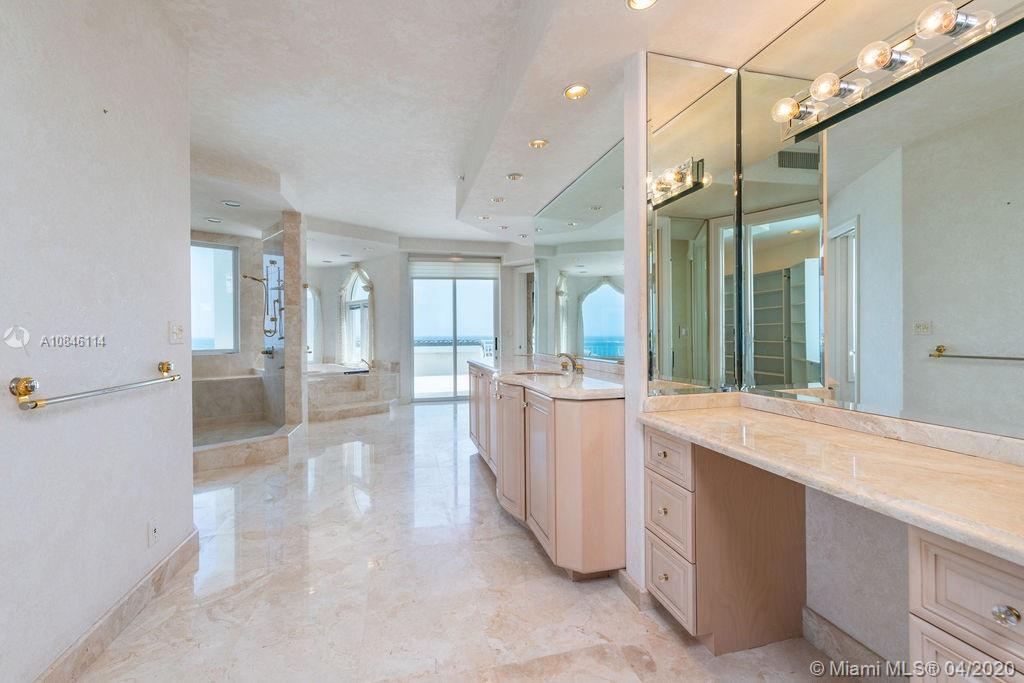 VILLA OCTAGON CONDO - Residential