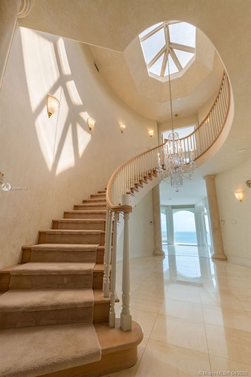 VILLA OCTAGON CONDO - Residential