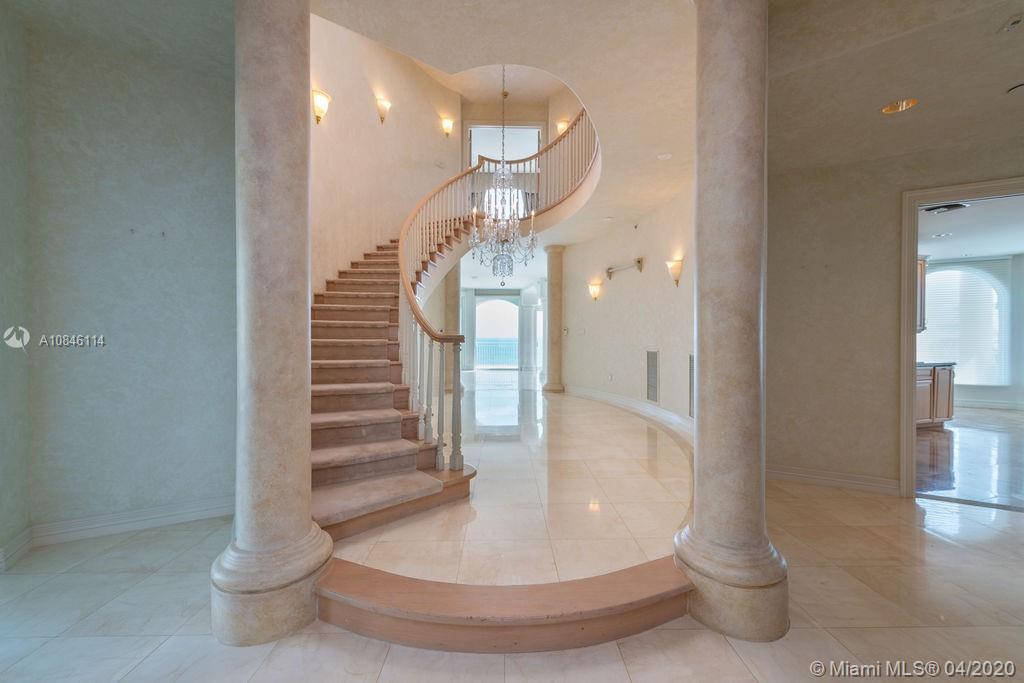 VILLA OCTAGON CONDO - Residential