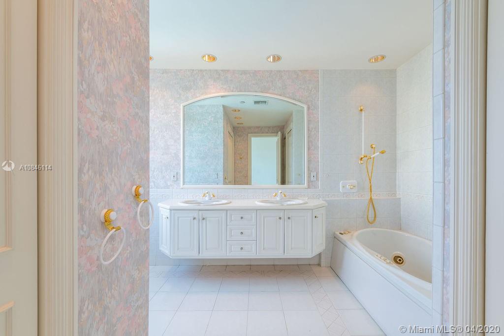 VILLA OCTAGON CONDO - Residential