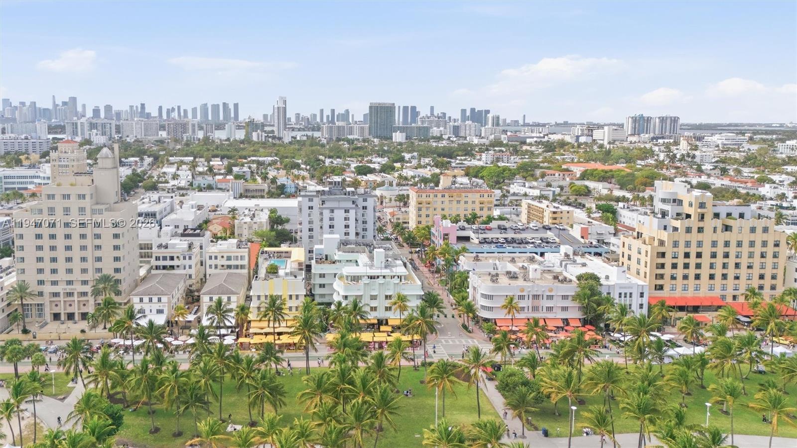 THE CARLYLE DECO HOTEL CO - Residential