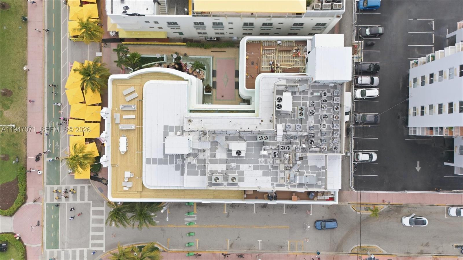 THE CARLYLE DECO HOTEL CO - Residential