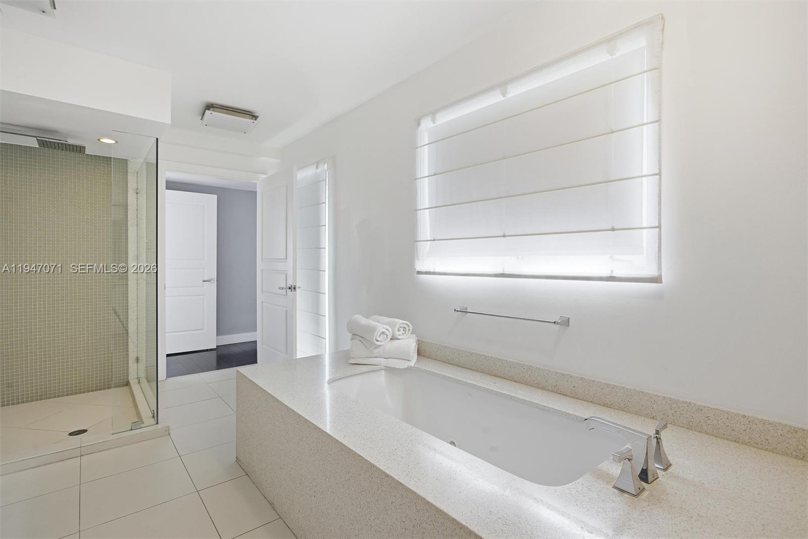 THE CARLYLE DECO HOTEL CO - Residential