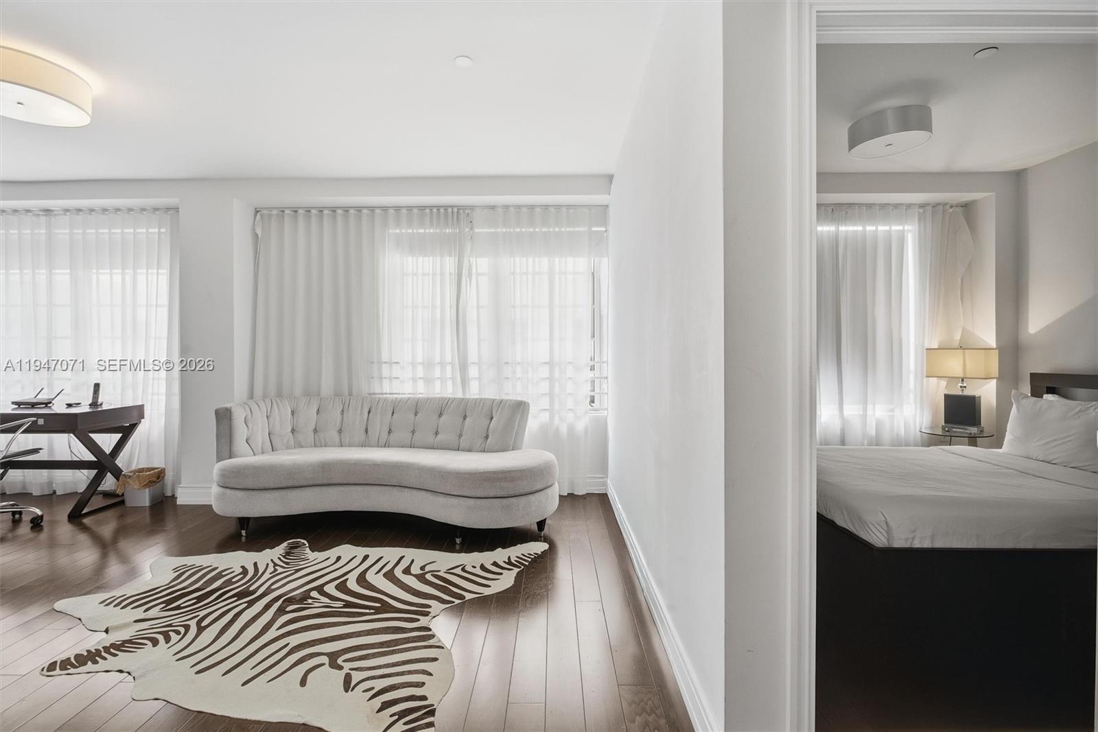 THE CARLYLE DECO HOTEL CO - Residential