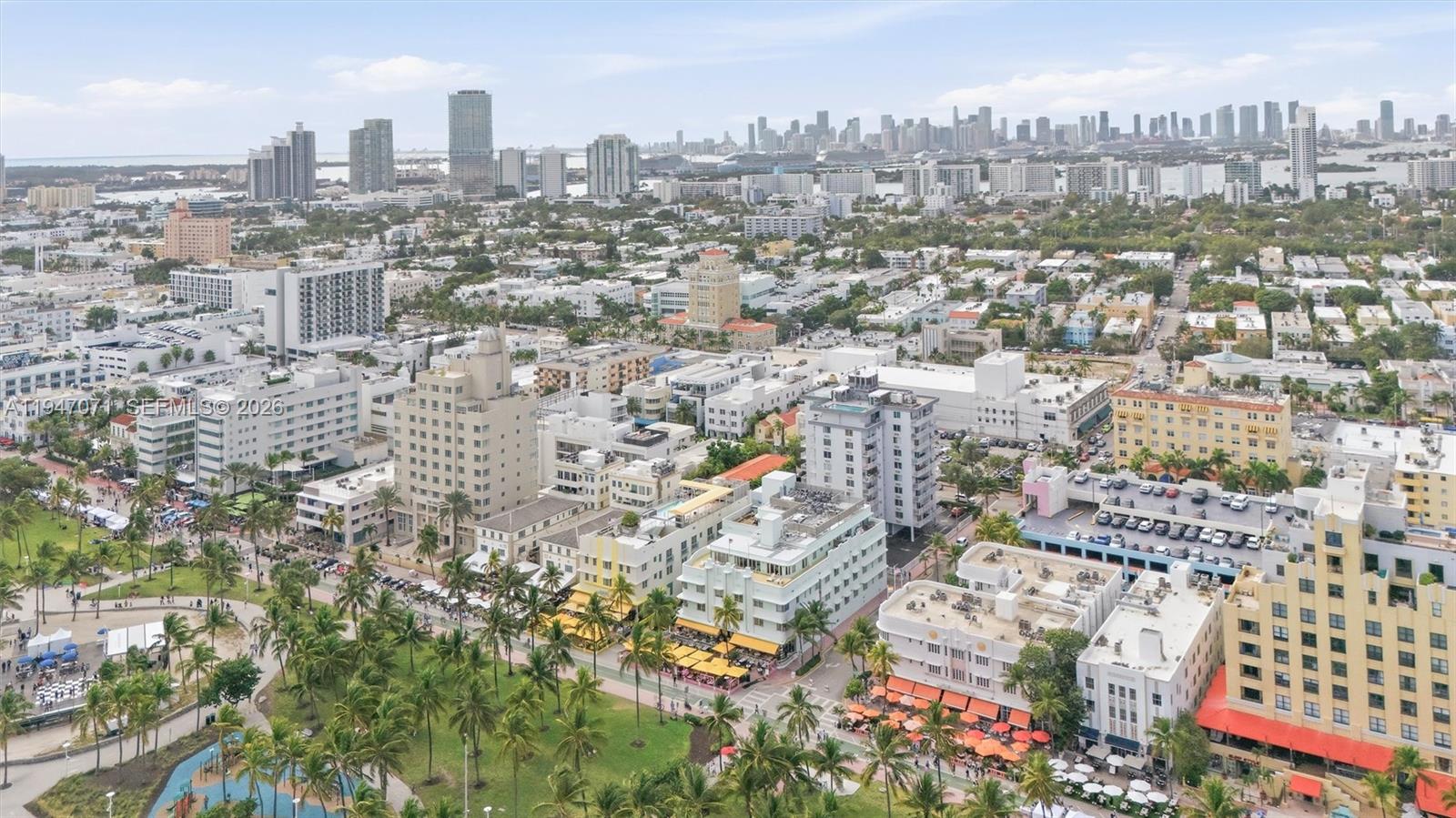 THE CARLYLE DECO HOTEL CO - Residential