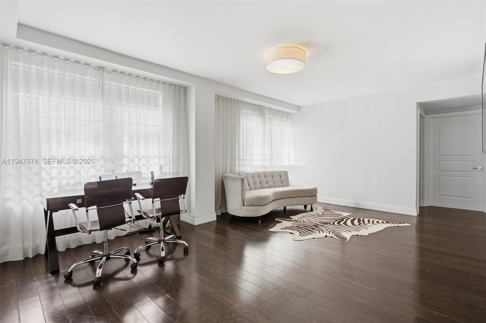 THE CARLYLE DECO HOTEL CO - Residential