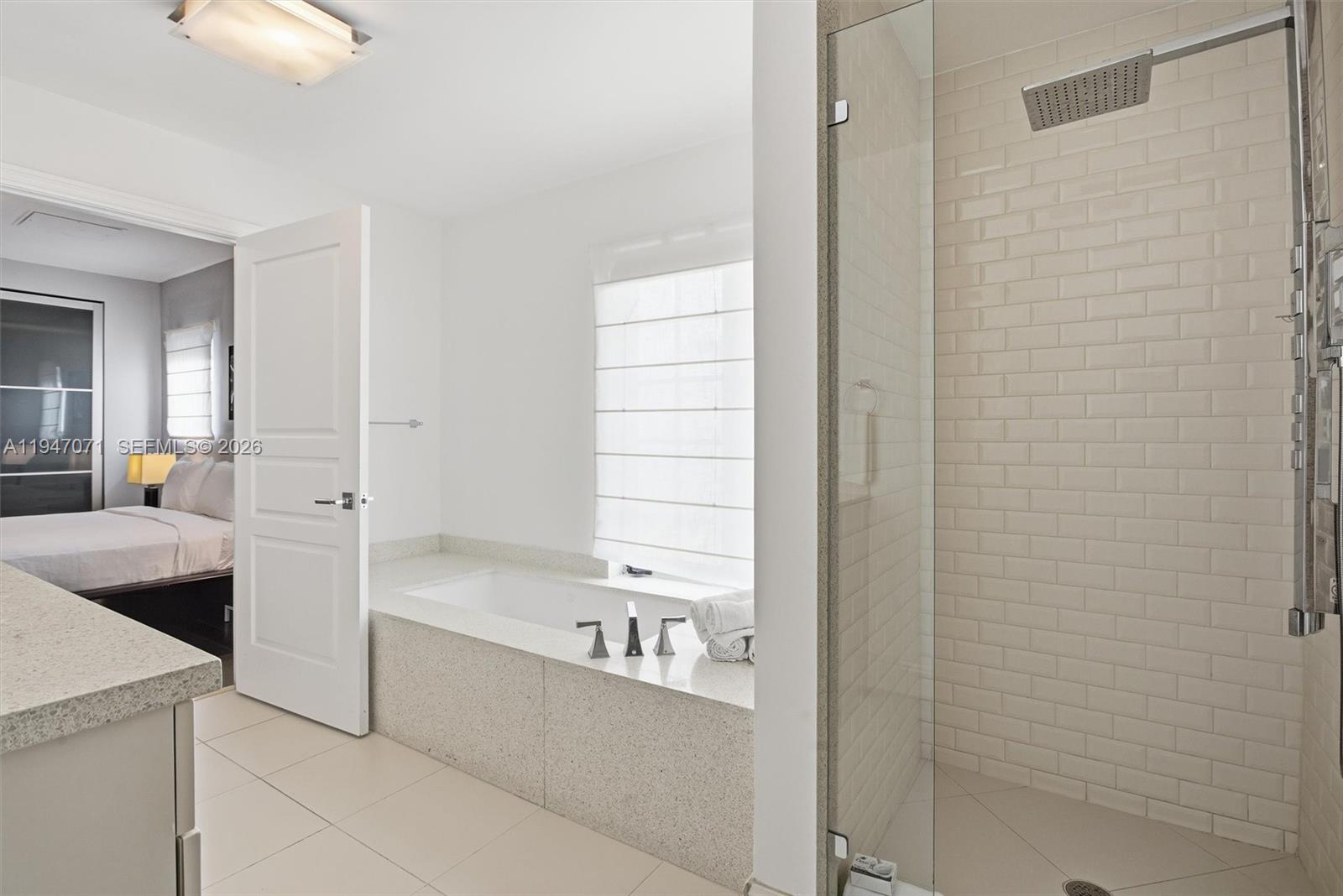 THE CARLYLE DECO HOTEL CO - Residential