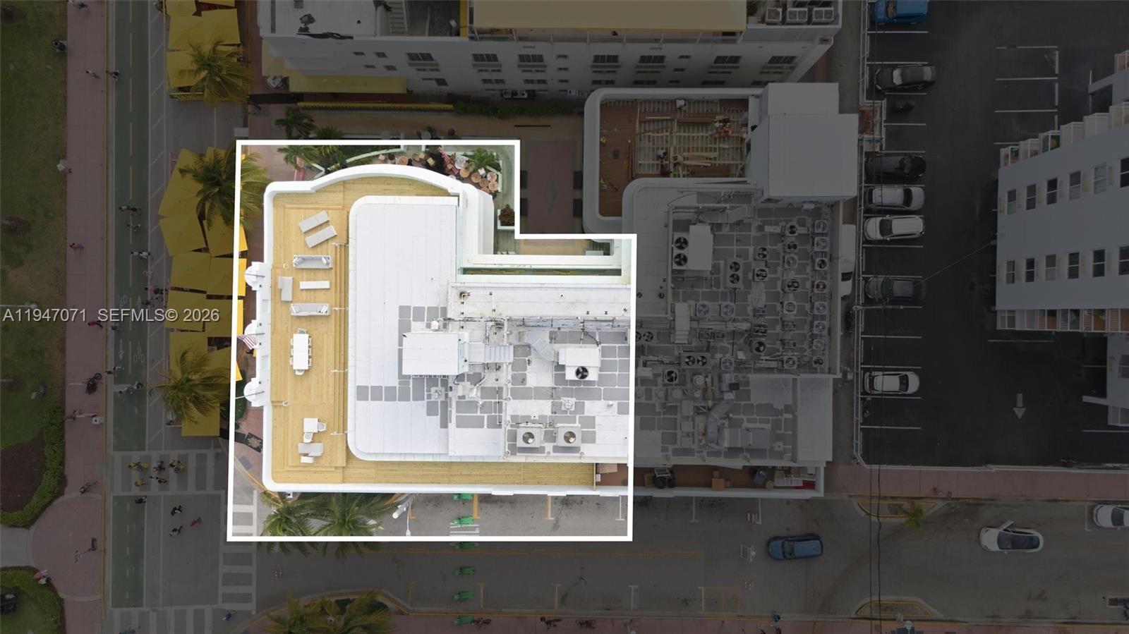 THE CARLYLE DECO HOTEL CO - Residential