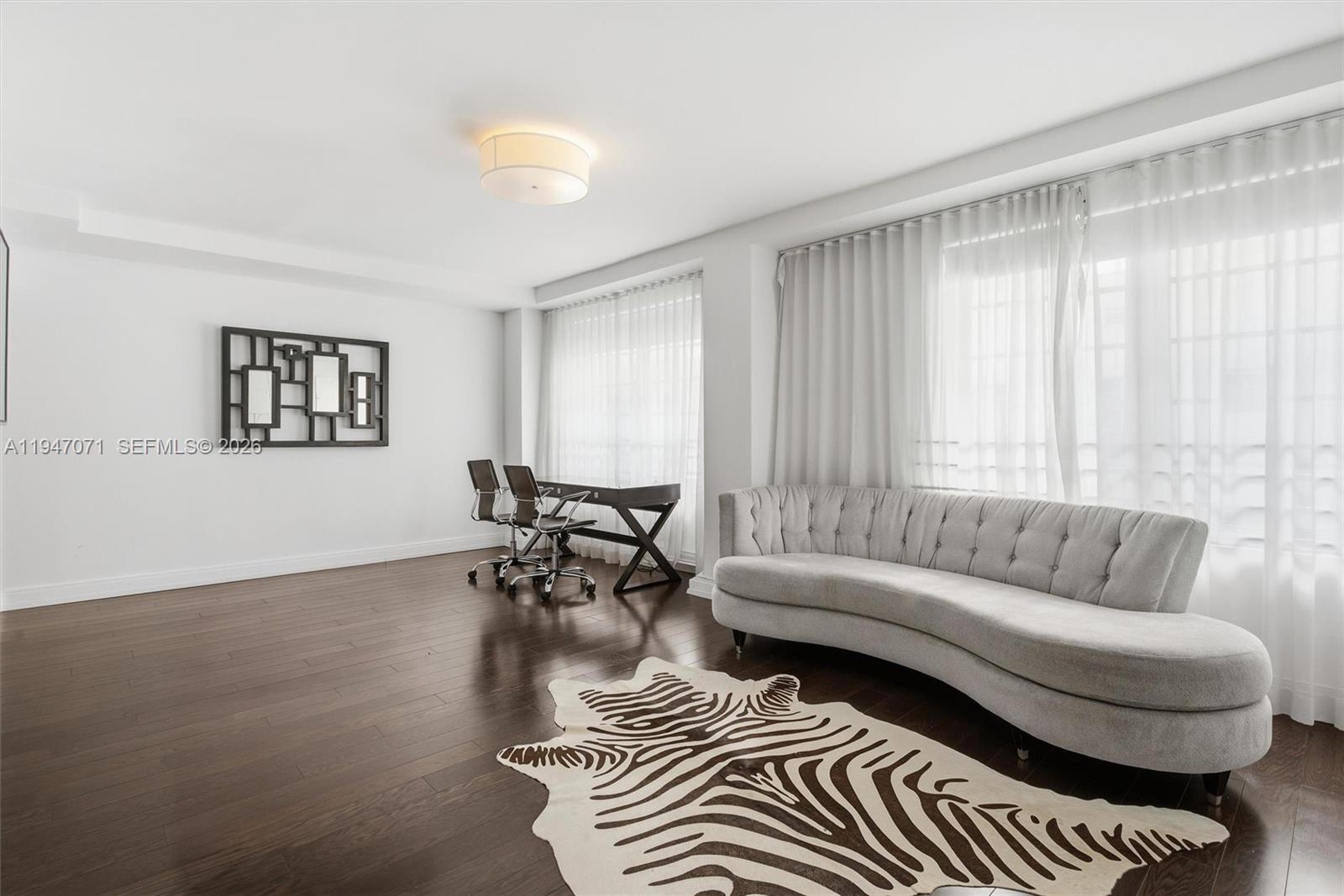 THE CARLYLE DECO HOTEL CO - Residential