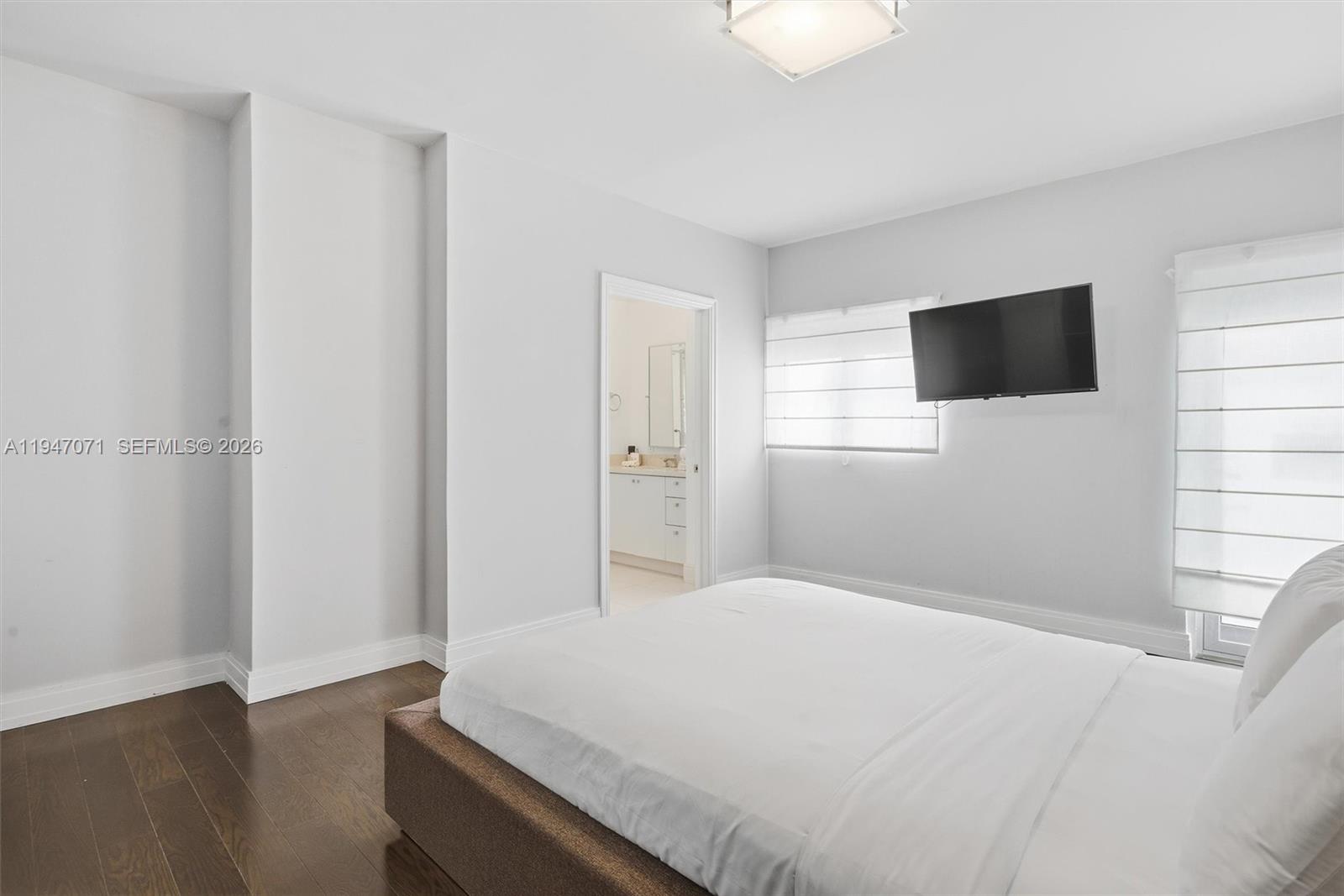 THE CARLYLE DECO HOTEL CO - Residential