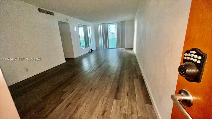 BEAUTIFUL 1 BEDROOM 1 BATHROOM WITH A COZY BALCONY WITH GARDEN AND WATER VIEW ON THE B EEACH. WASHER & DRYER AMAZING AMENITIES, BEACH SERVICE, GREAT LOCATION!