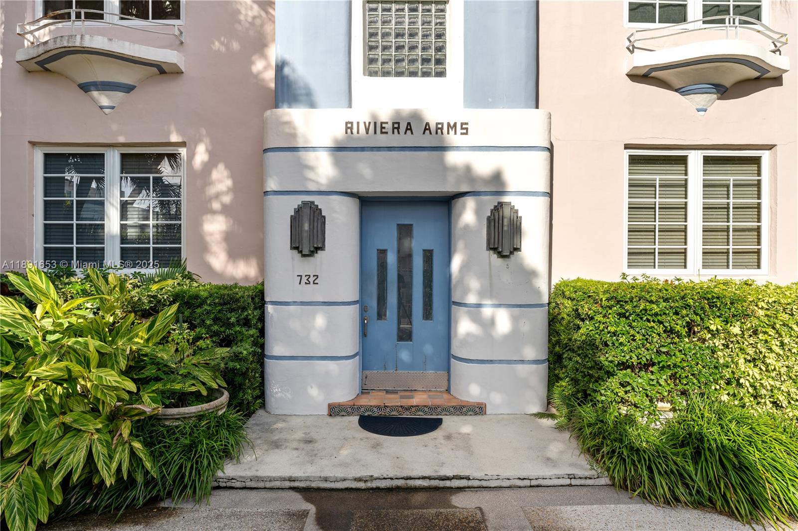 THE RIVIERA ARMS CONDO - Residential Lease