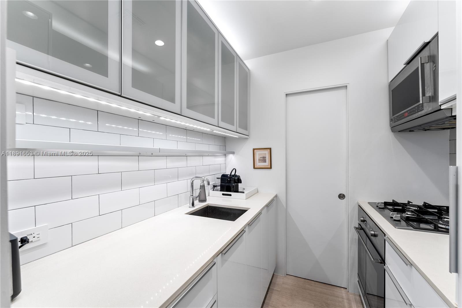 THE RIVIERA ARMS CONDO - Residential Lease