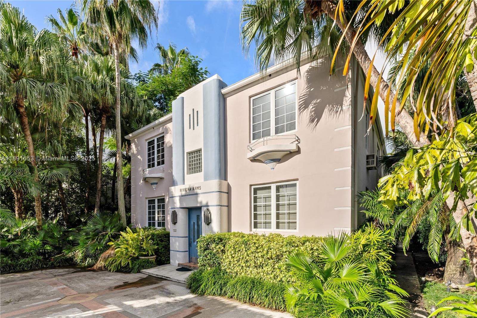 THE RIVIERA ARMS CONDO - Residential Lease