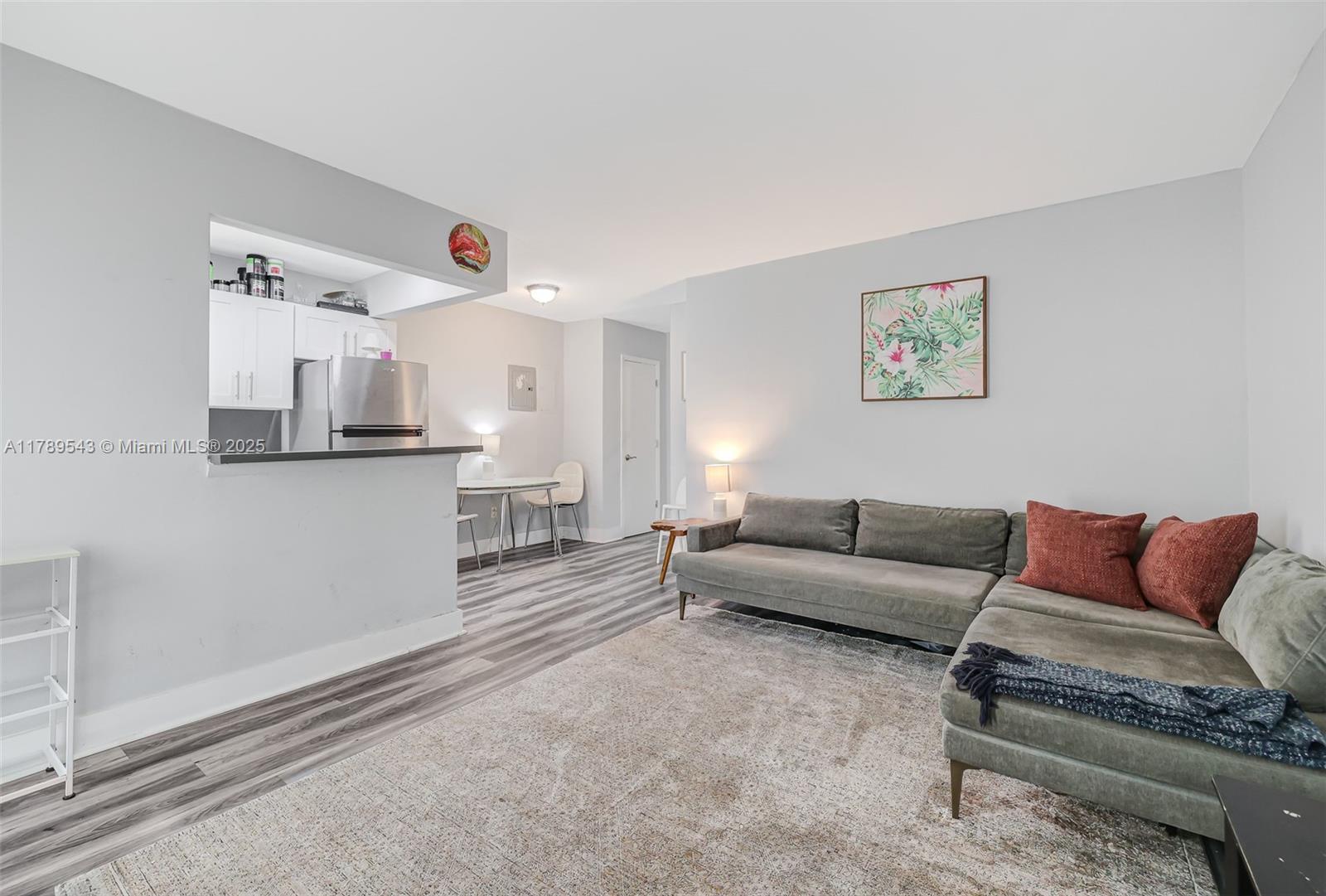 533 Meridian Ave 8, Miami Beach, Miami-Dade County, Florida - 1 Bedrooms  
1 Bathrooms - 