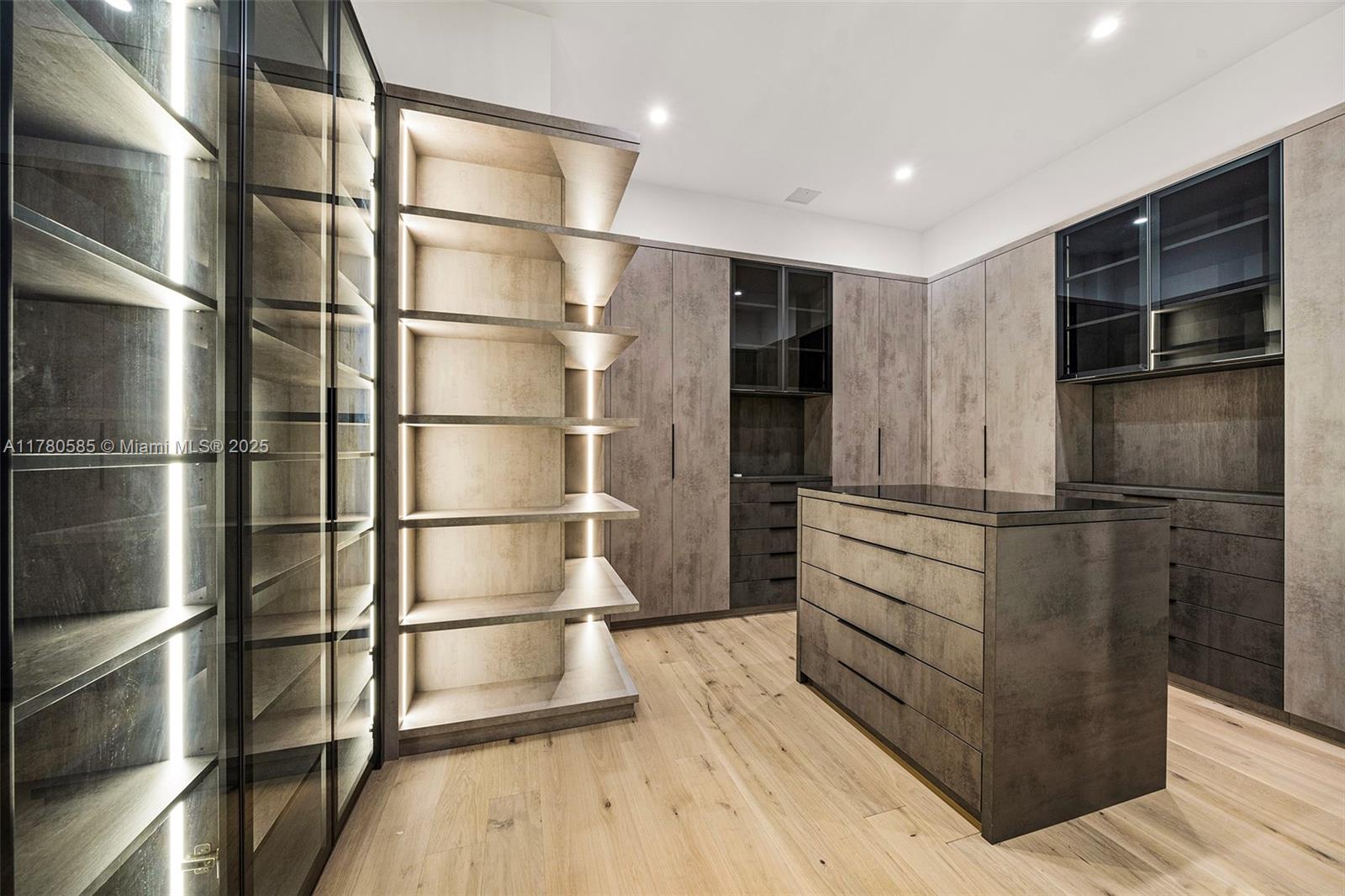 BISCAYNE BEACH CONDO - Residential