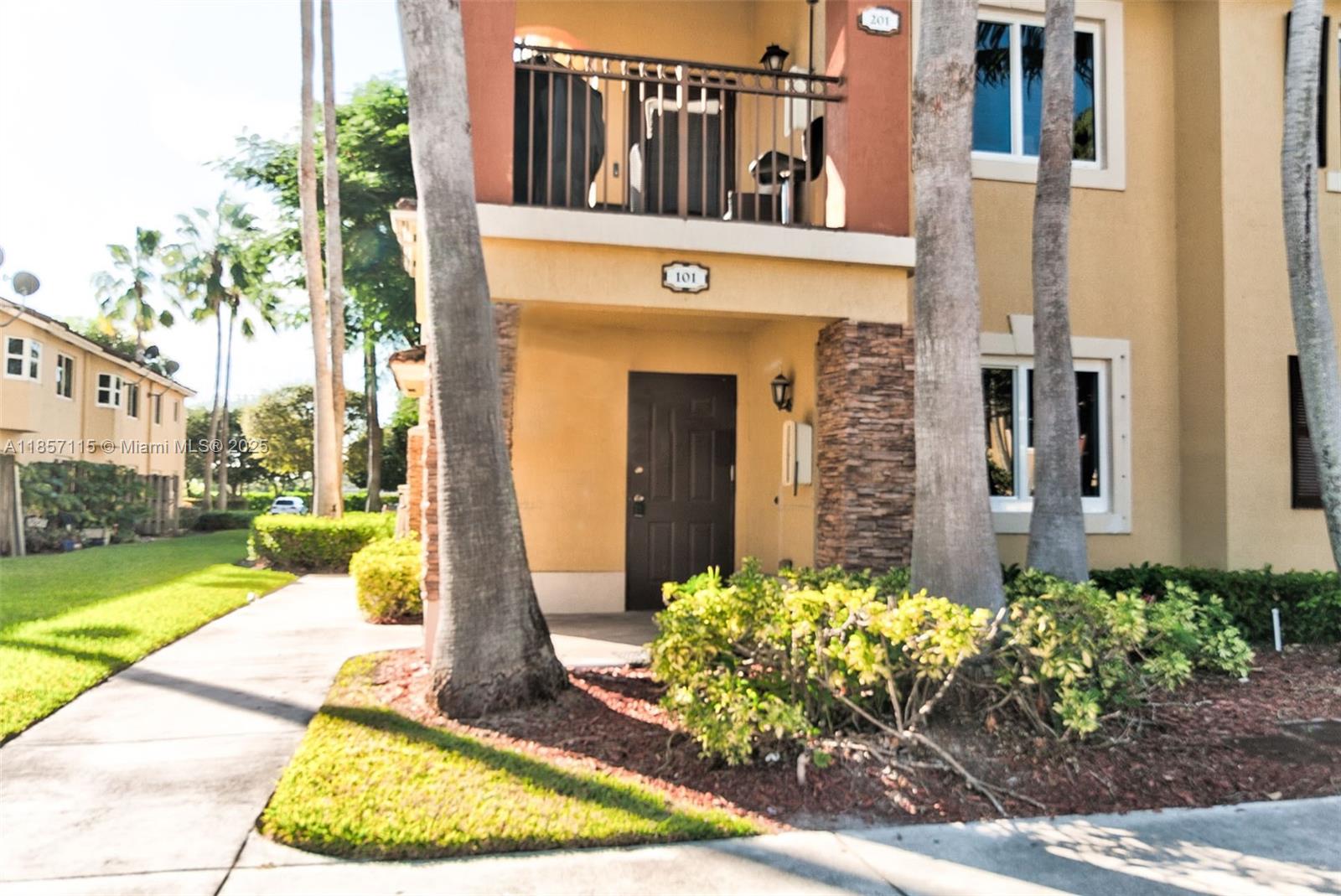 FIRST FLOOR CONDO UNIT. RIGHT NEXT TO HOMESTEAD BAPTIST HOSPITAL IN A BEAUTIFUL WALLED AND GATED COMPLEX. CERAMIC FLOORS. WASHER AND DRYER IN THE UNIT.
EXCELLENT LOCATION, CLOSE TO SHOPPING, DINNING, AND SCHOOLS.
LANDLORD IS LOOKING FOR A LONT TERM TENANT.
IT WON'T LAST.
