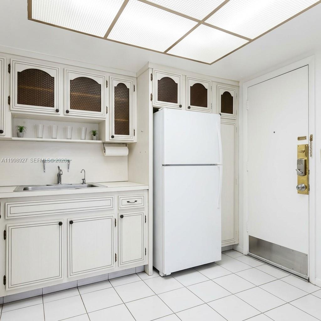 EIGHTH MOORINGS CONDO - Residential