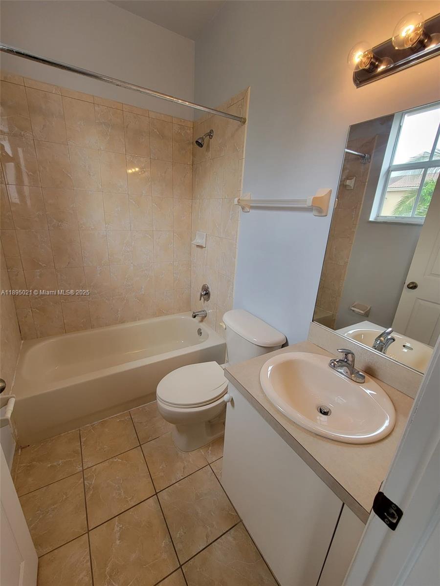 CASA DEL SUR - Residential Lease