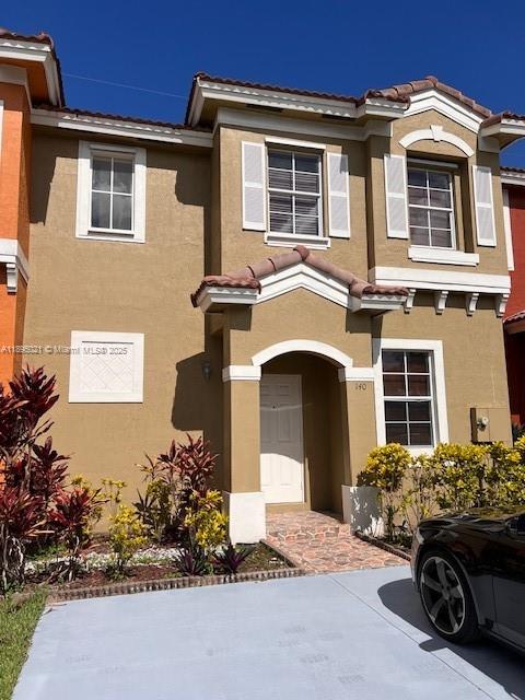 Townhouse remodeled, gated community with pool. 1 bedroom and bath in the first floor.
