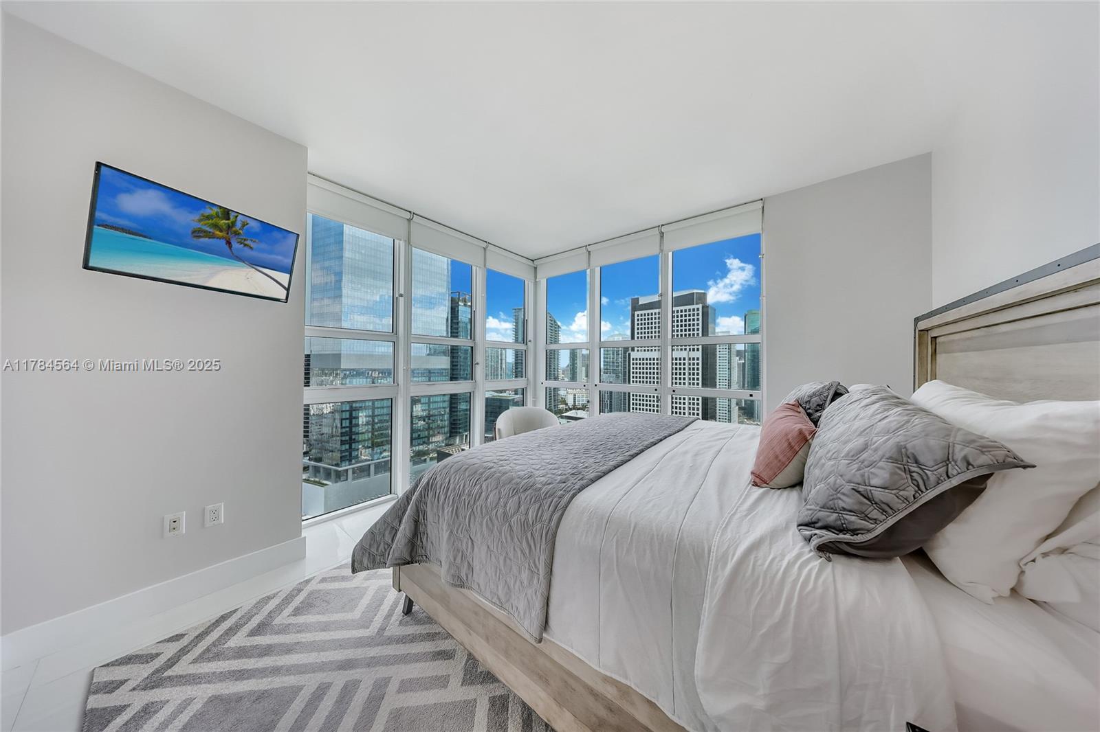 THE PLAZA 901 BRICKELL CO - Residential