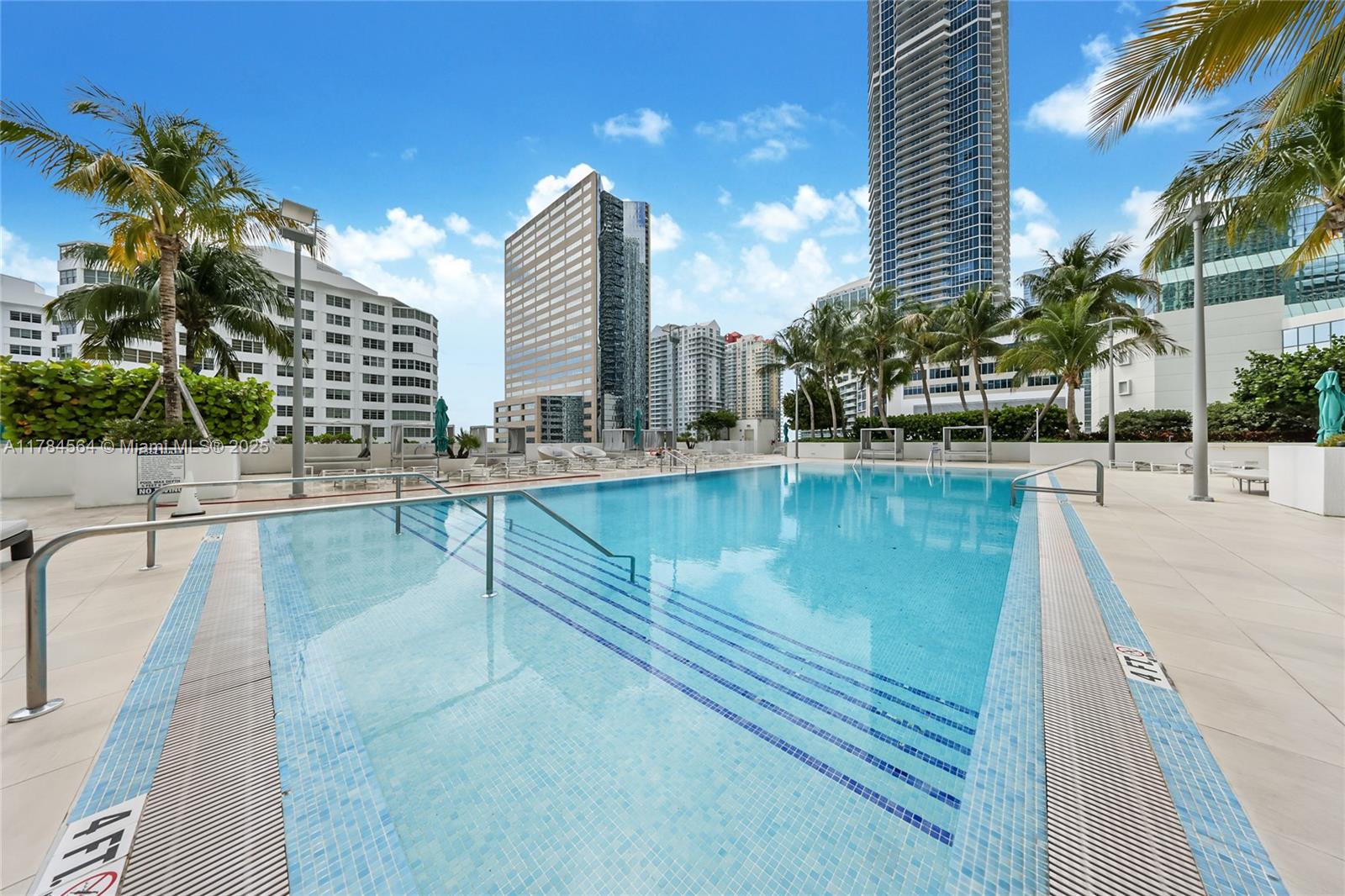 THE PLAZA 901 BRICKELL CO - Residential