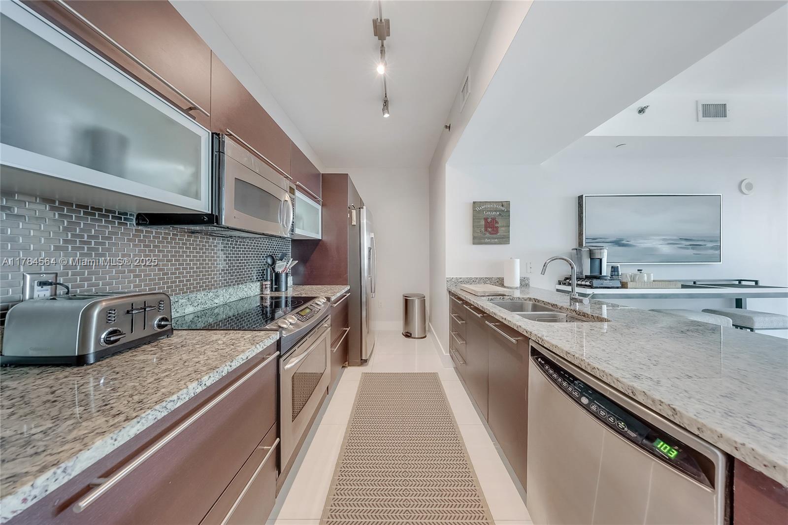 THE PLAZA 901 BRICKELL CO - Residential