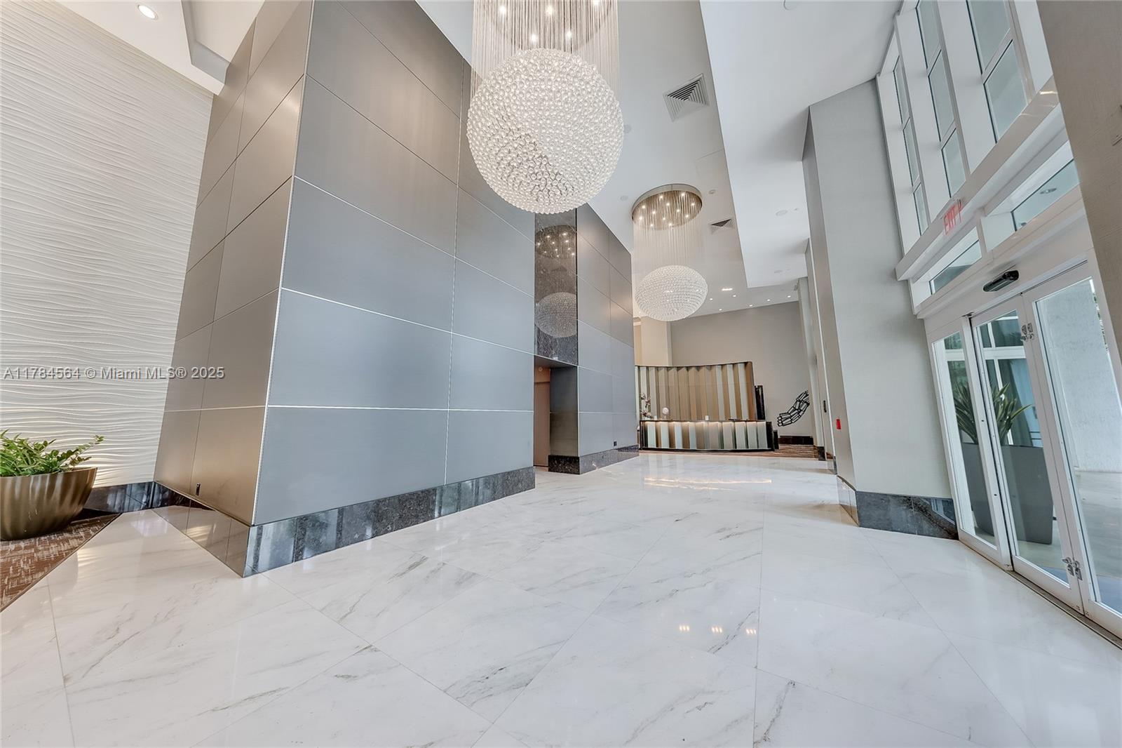 THE PLAZA 901 BRICKELL CO - Residential