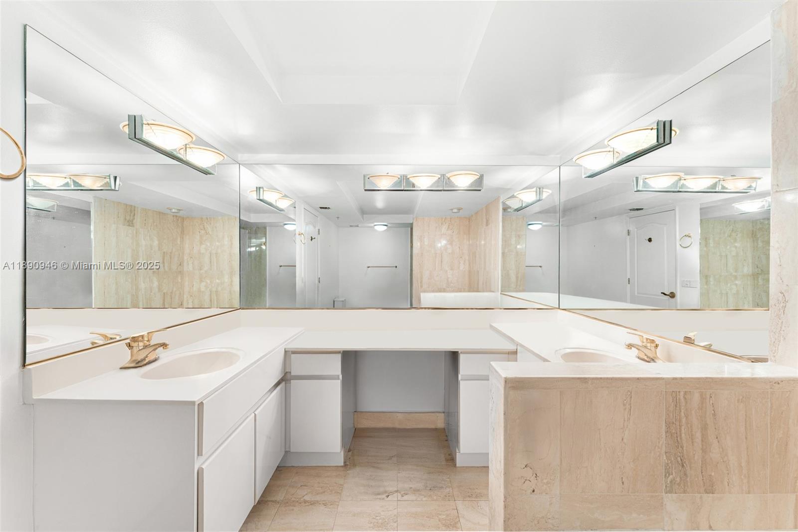 SUNSET HARBOUR SOUTH COND - Residential Lease