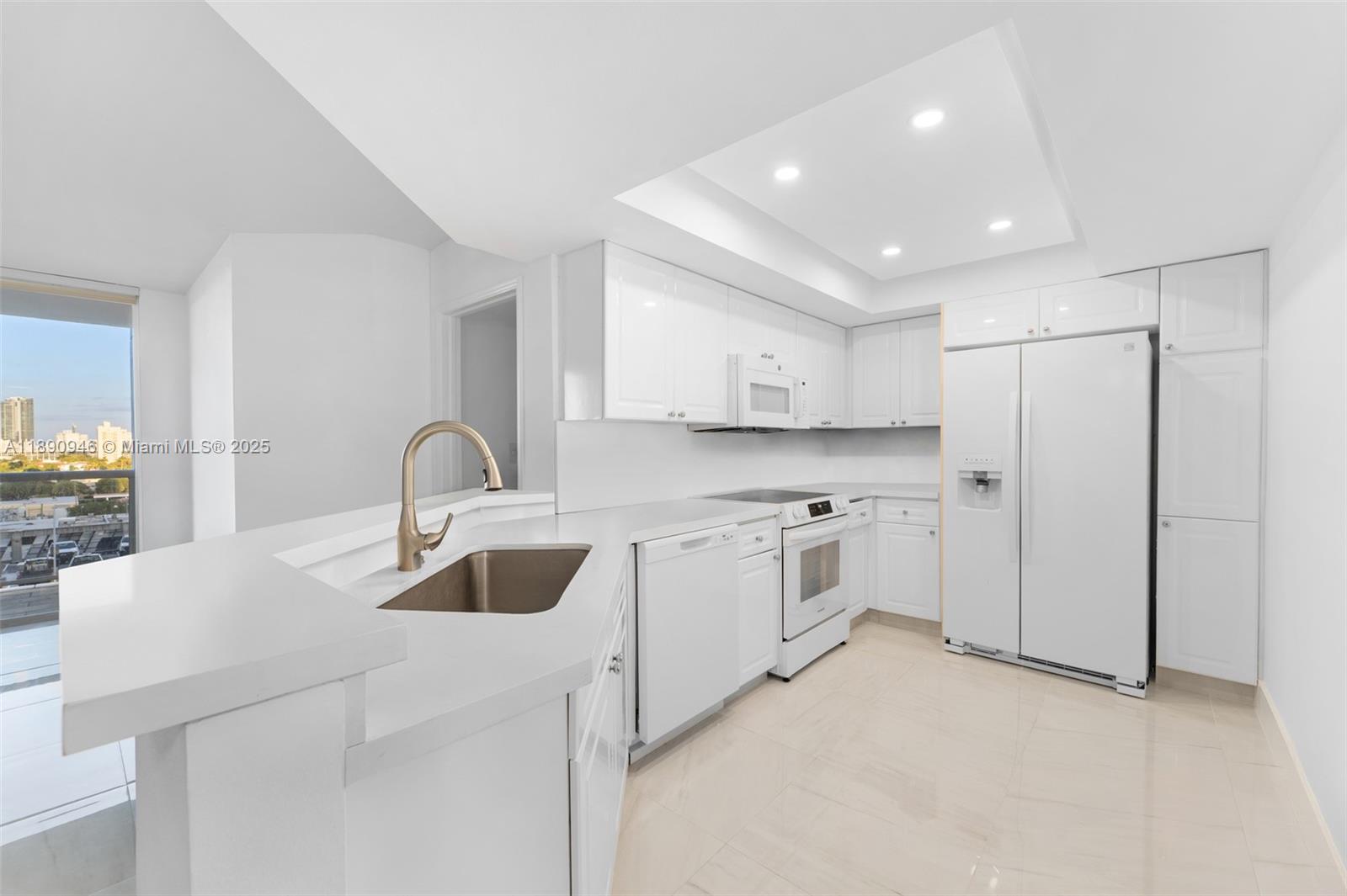 SUNSET HARBOUR SOUTH COND - Residential Lease