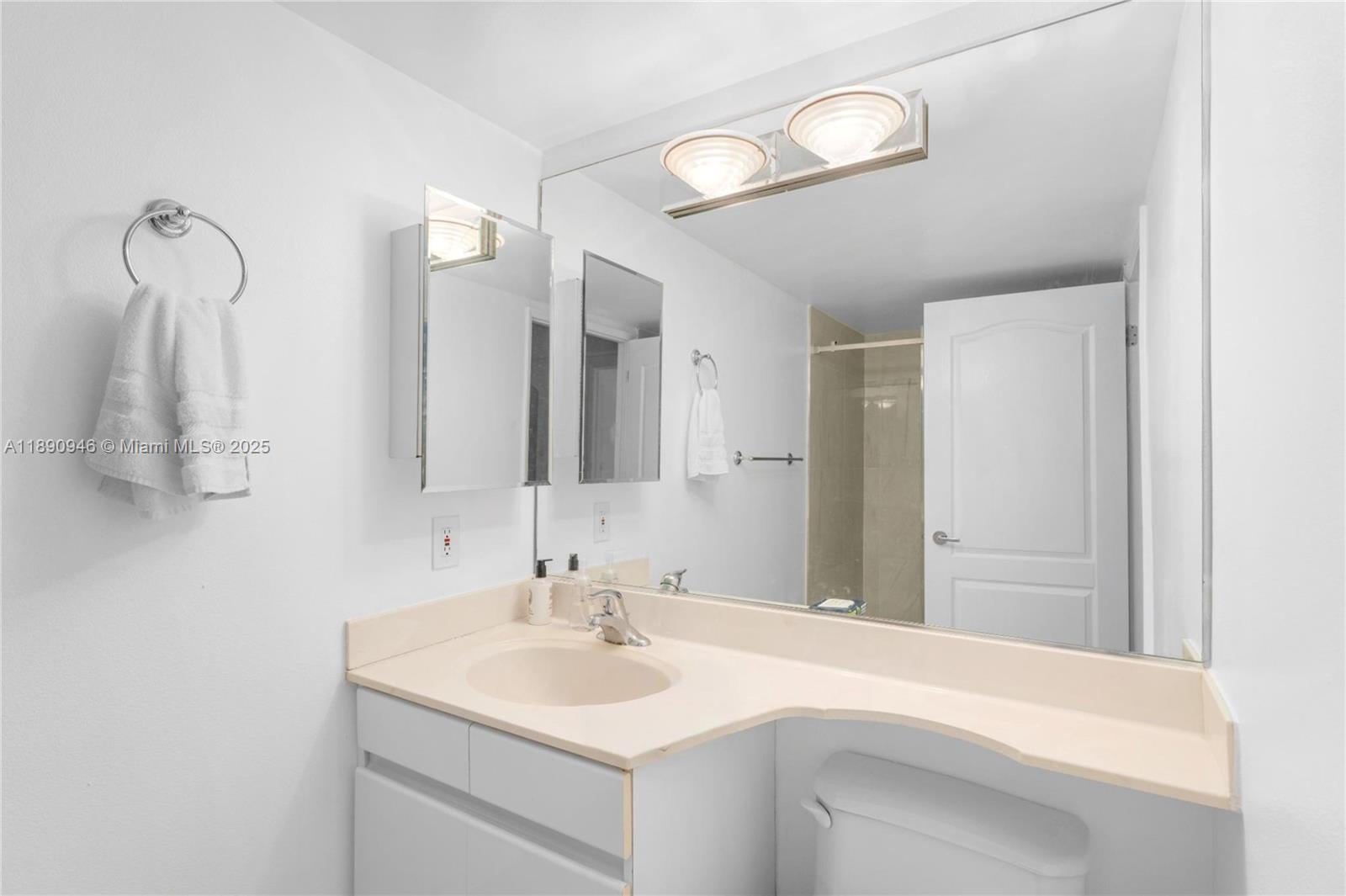 SUNSET HARBOUR SOUTH COND - Residential Lease