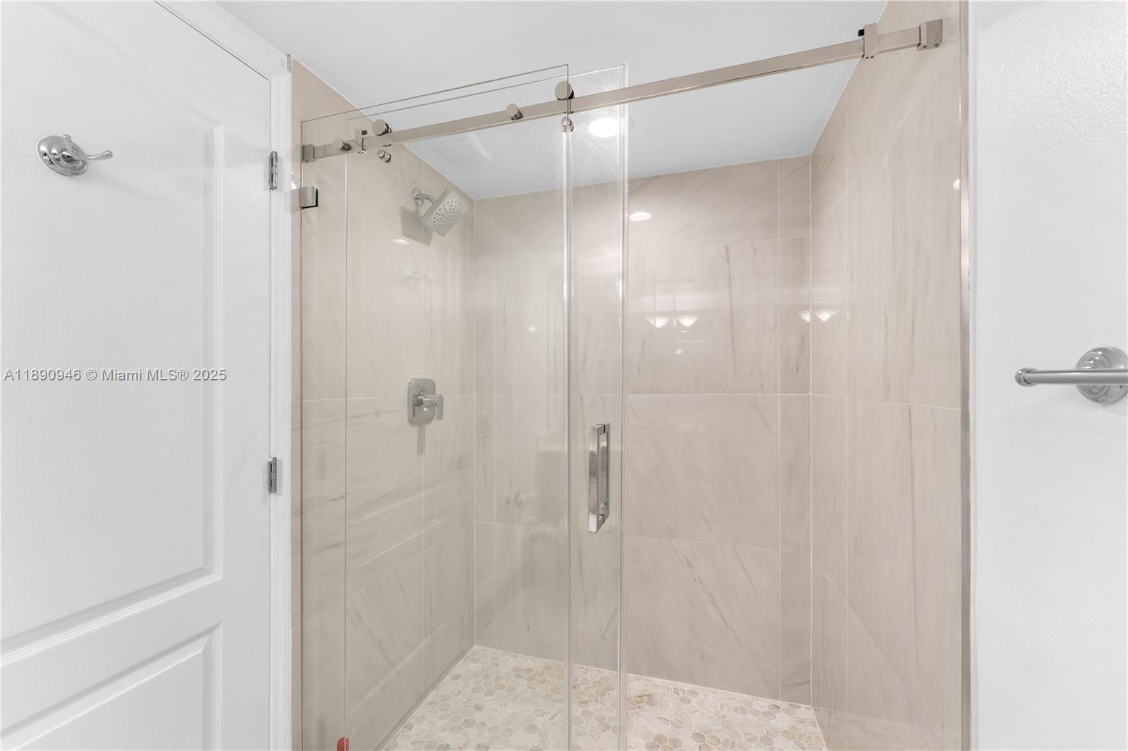SUNSET HARBOUR SOUTH COND - Residential Lease