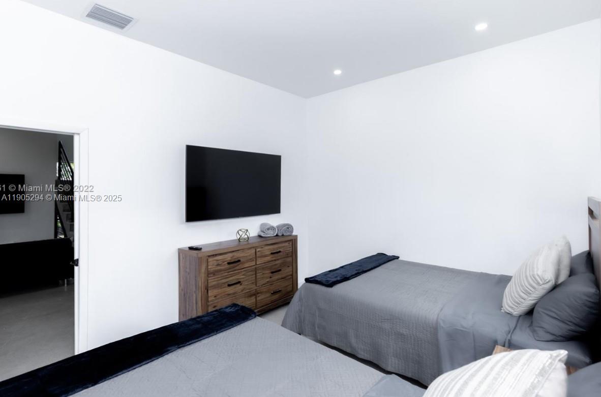 BAYWOOD - Residential Lease