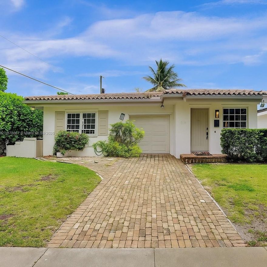 Three bedroom two bath, next to  University of Miami law school, one mile from the University metro rail station, six 6 minutes from Whole Foods, and 3 minutes from Milams.