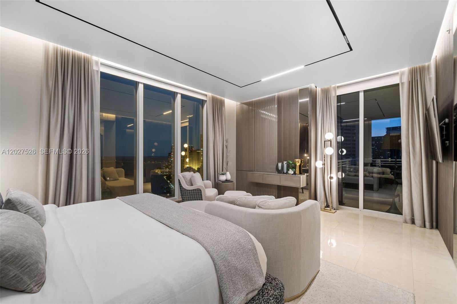 CARBONELL CONDO - Residential
