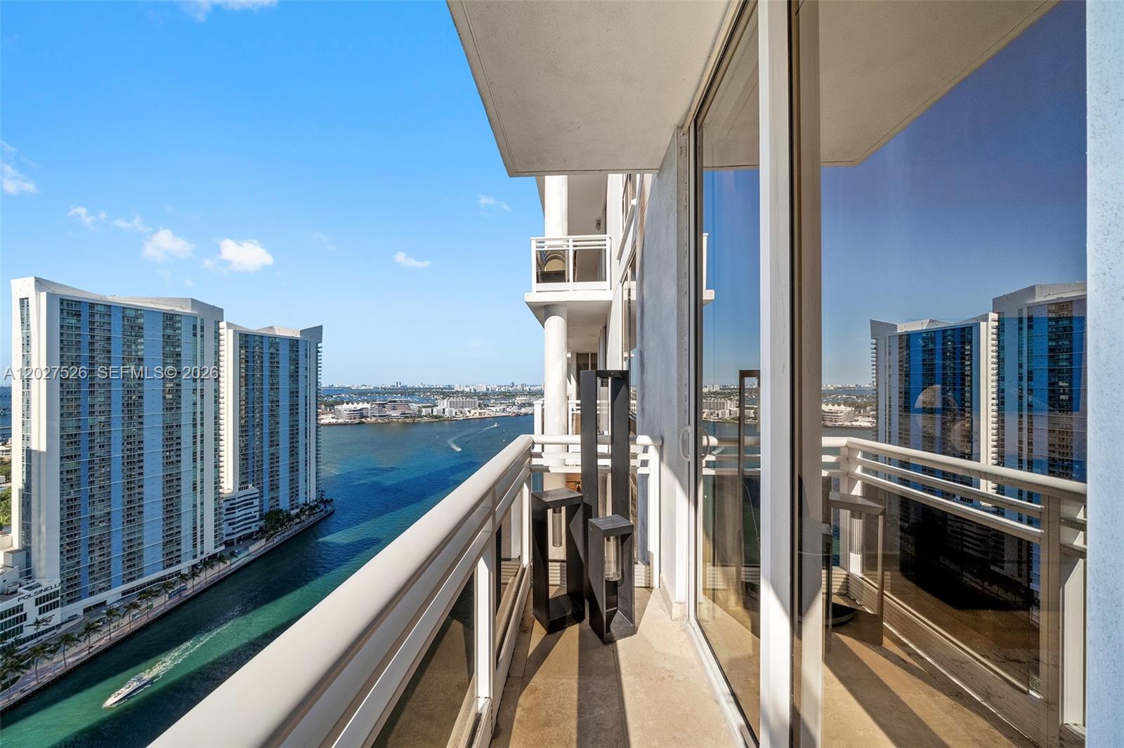 CARBONELL CONDO - Residential