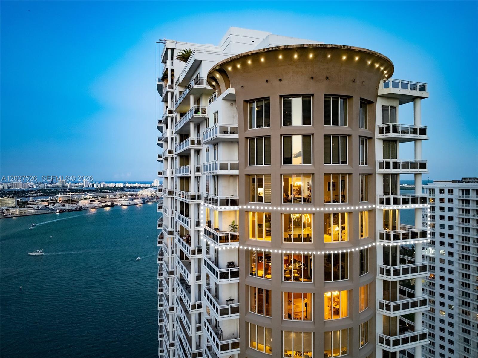 CARBONELL CONDO - Residential