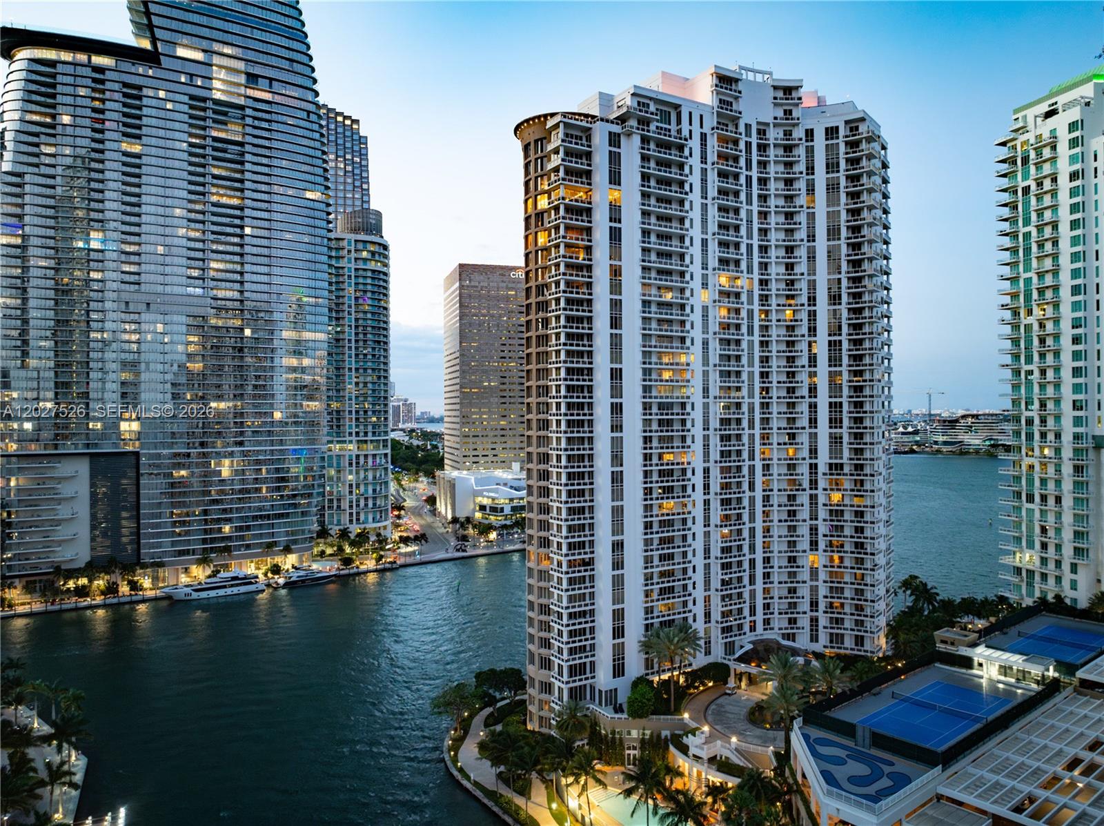 CARBONELL CONDO - Residential