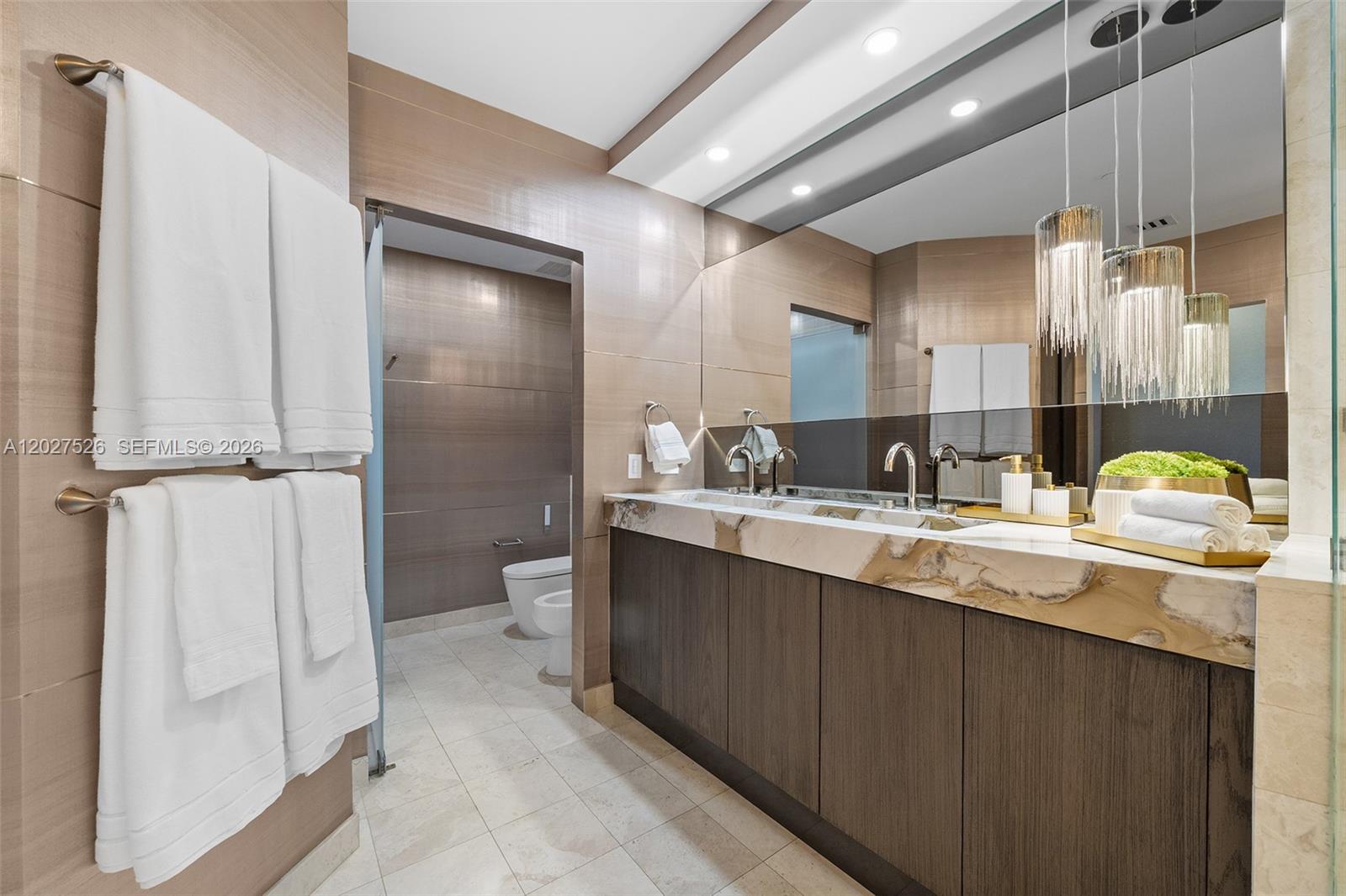 CARBONELL CONDO - Residential