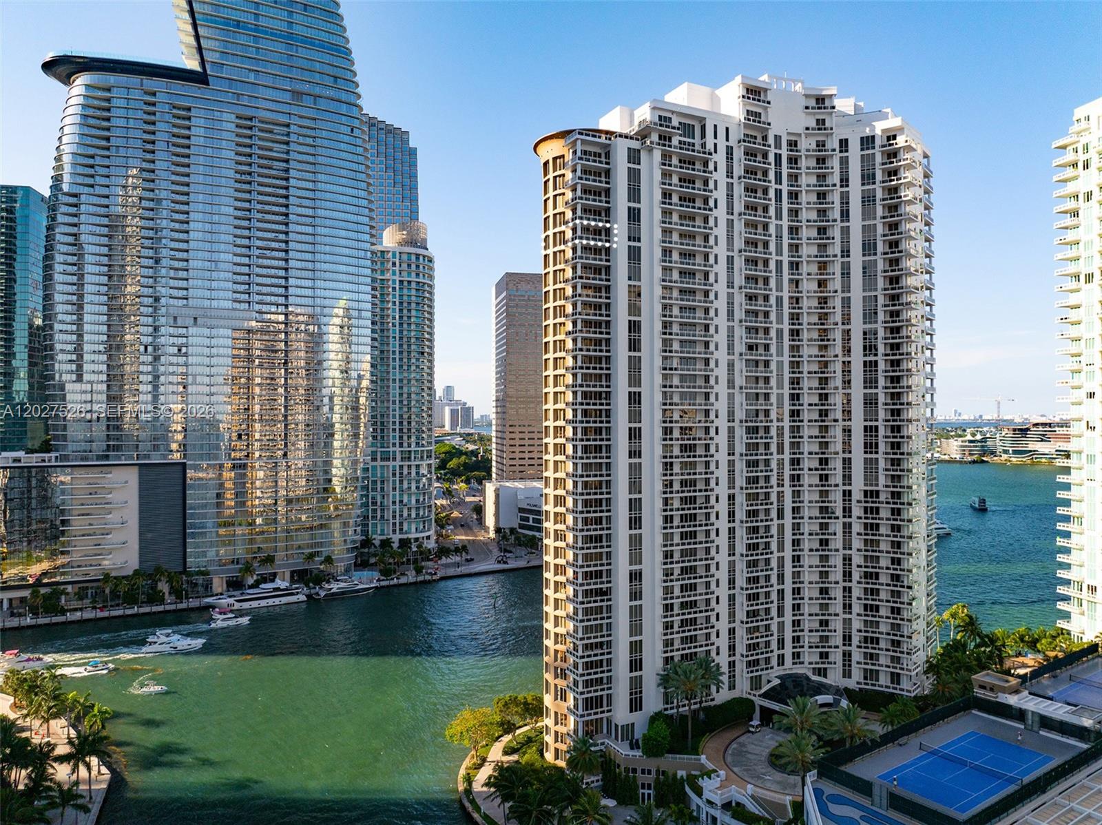CARBONELL CONDO - Residential