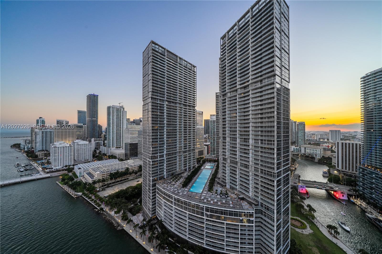 CARBONELL CONDO - Residential