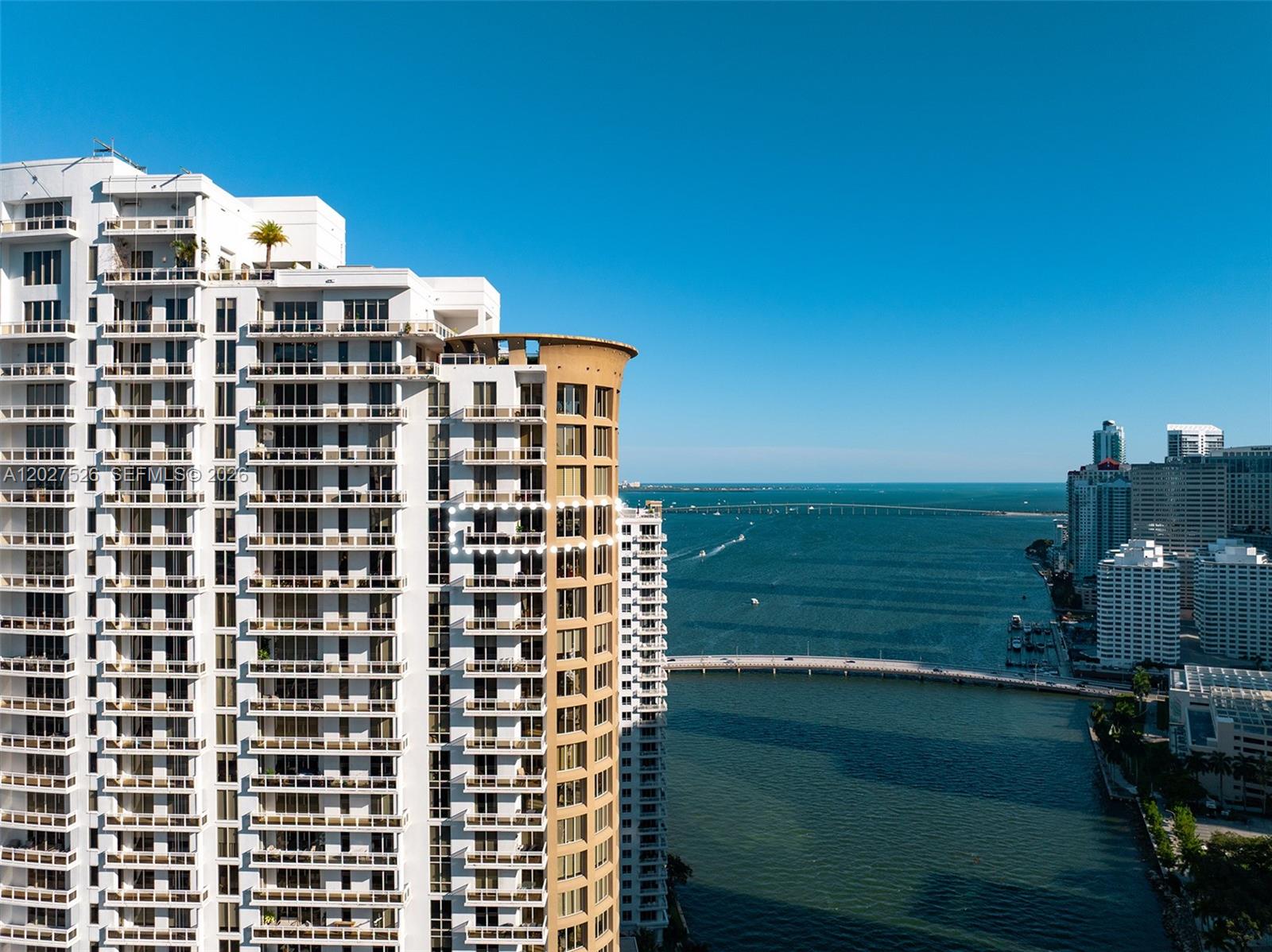 CARBONELL CONDO - Residential