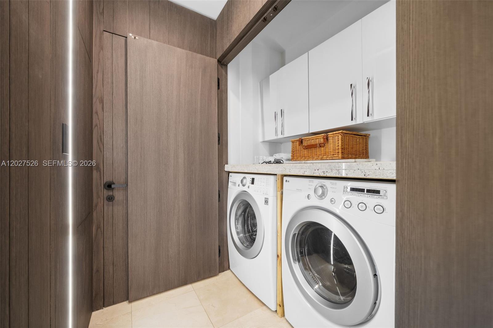CARBONELL CONDO - Residential