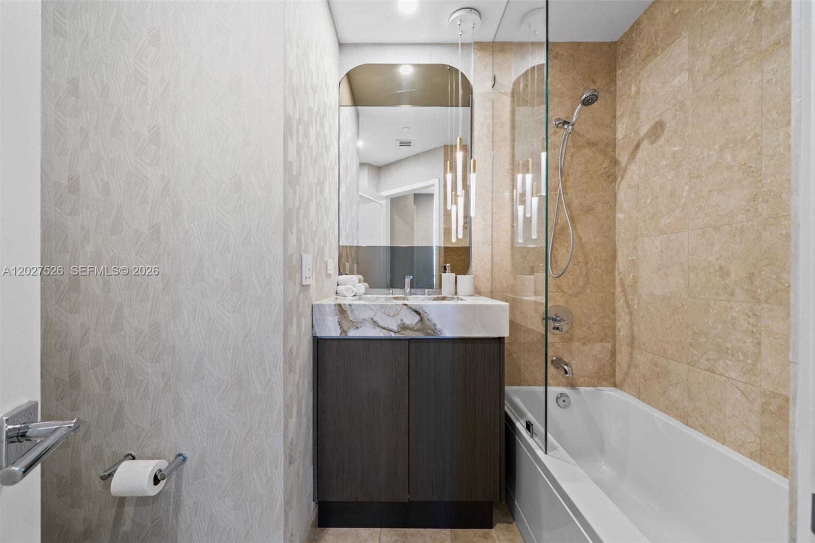 CARBONELL CONDO - Residential