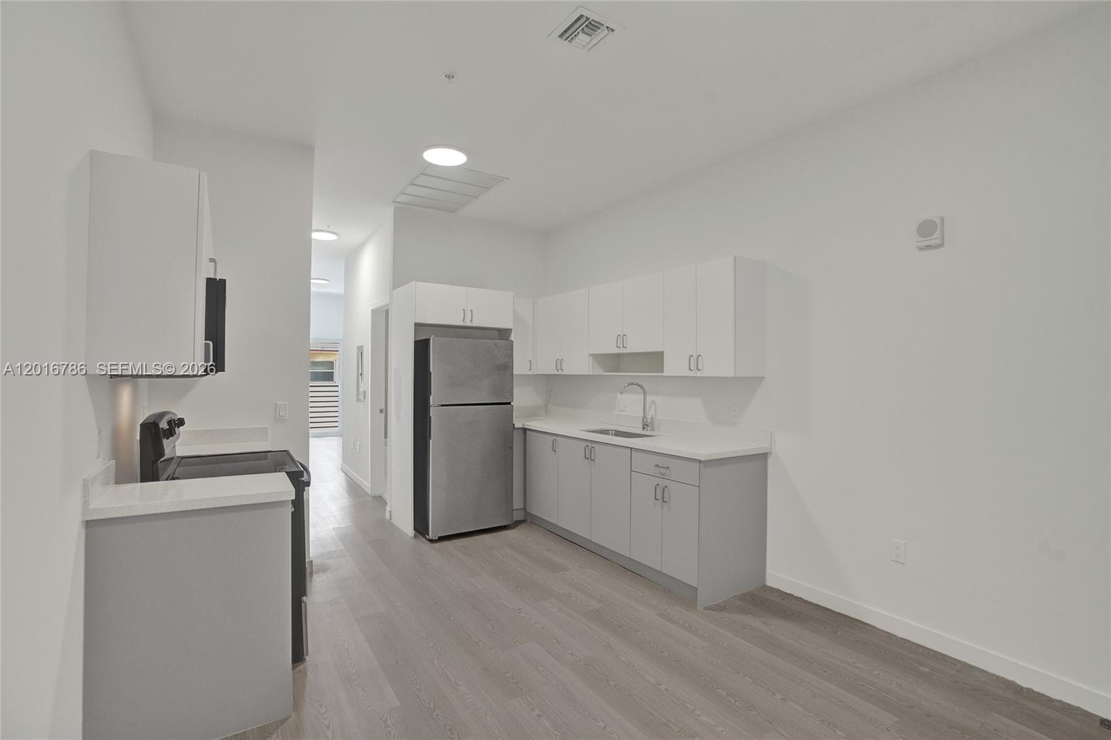 LAWRENCE ESTATES LAND COS - Residential Lease