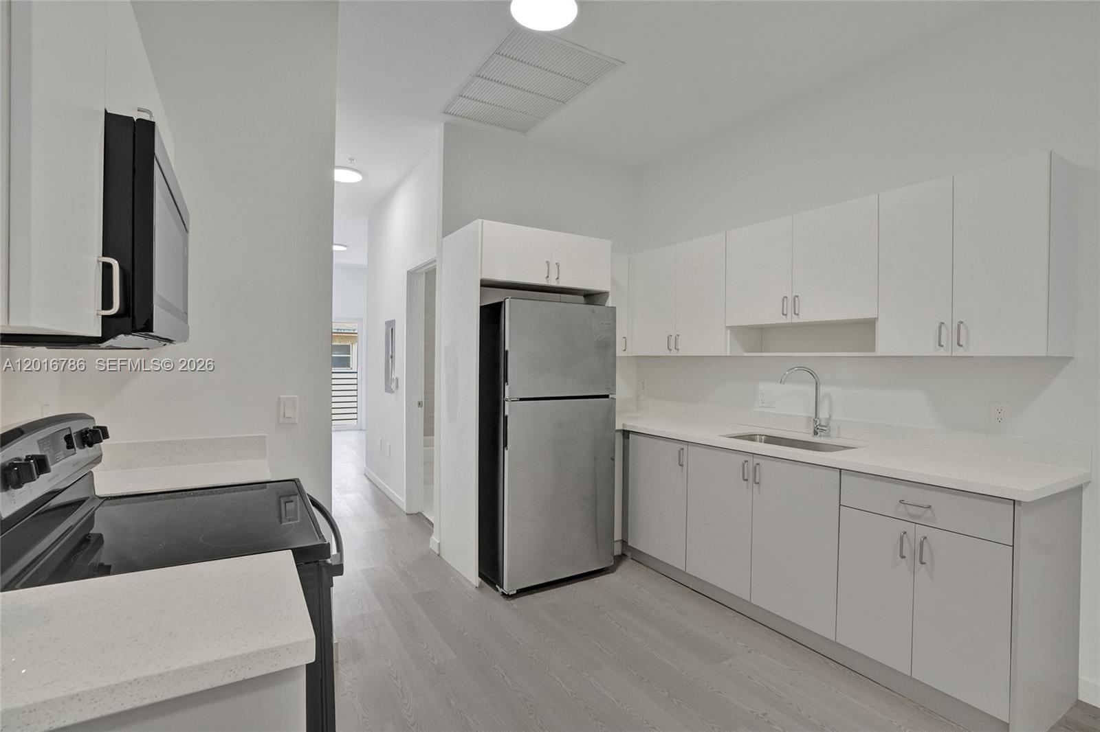 LAWRENCE ESTATES LAND COS - Residential Lease