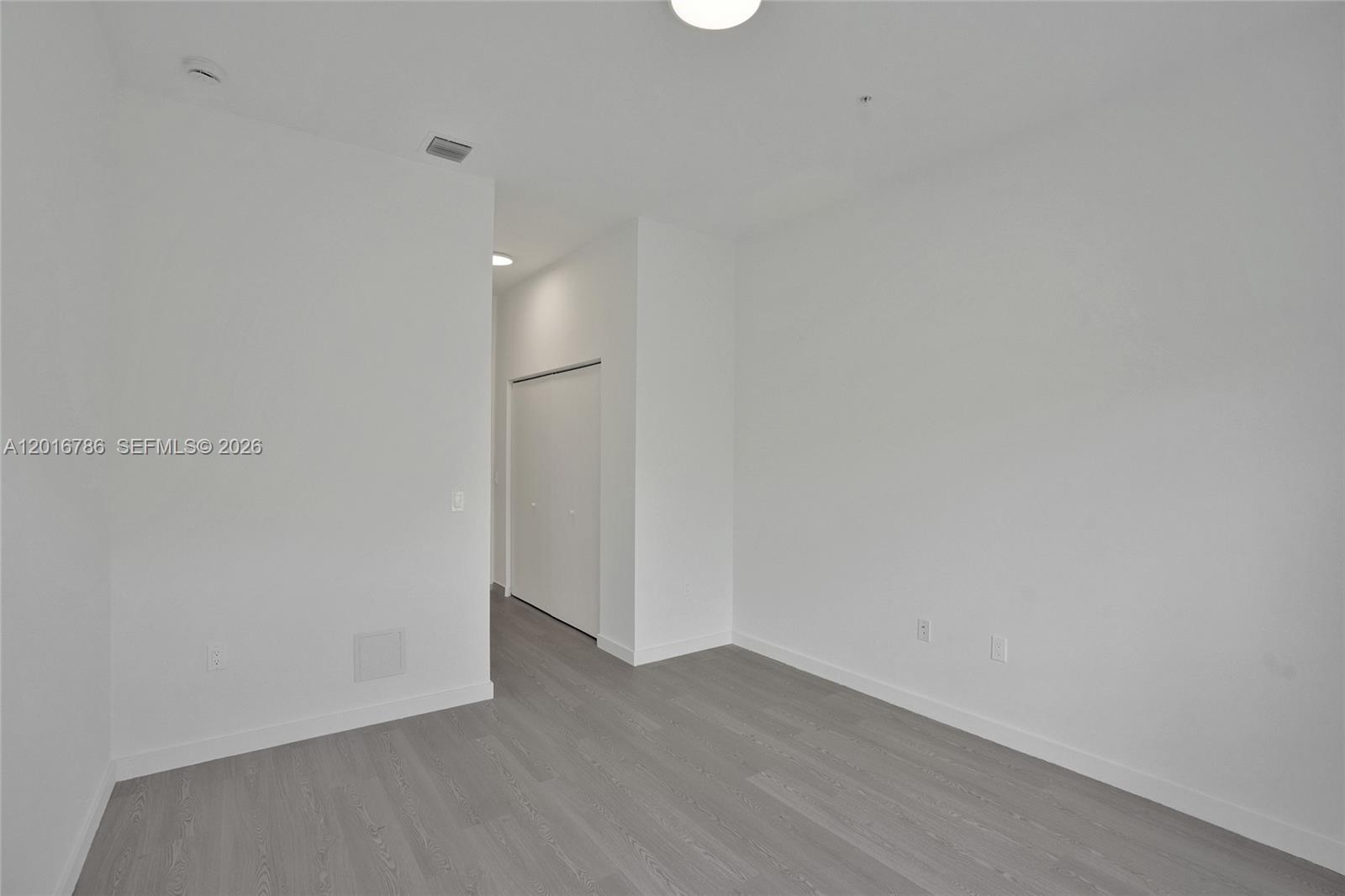 LAWRENCE ESTATES LAND COS - Residential Lease